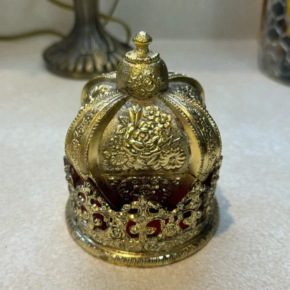 Vintage Gold Tone Crown music/trinket box - Picture 5 of 13